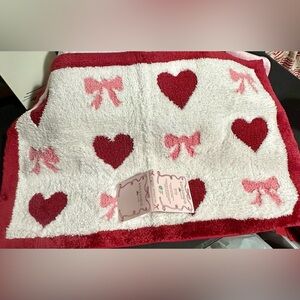 Kassaspa by kassatex valentine’s bath rug with red hearts and pink bows